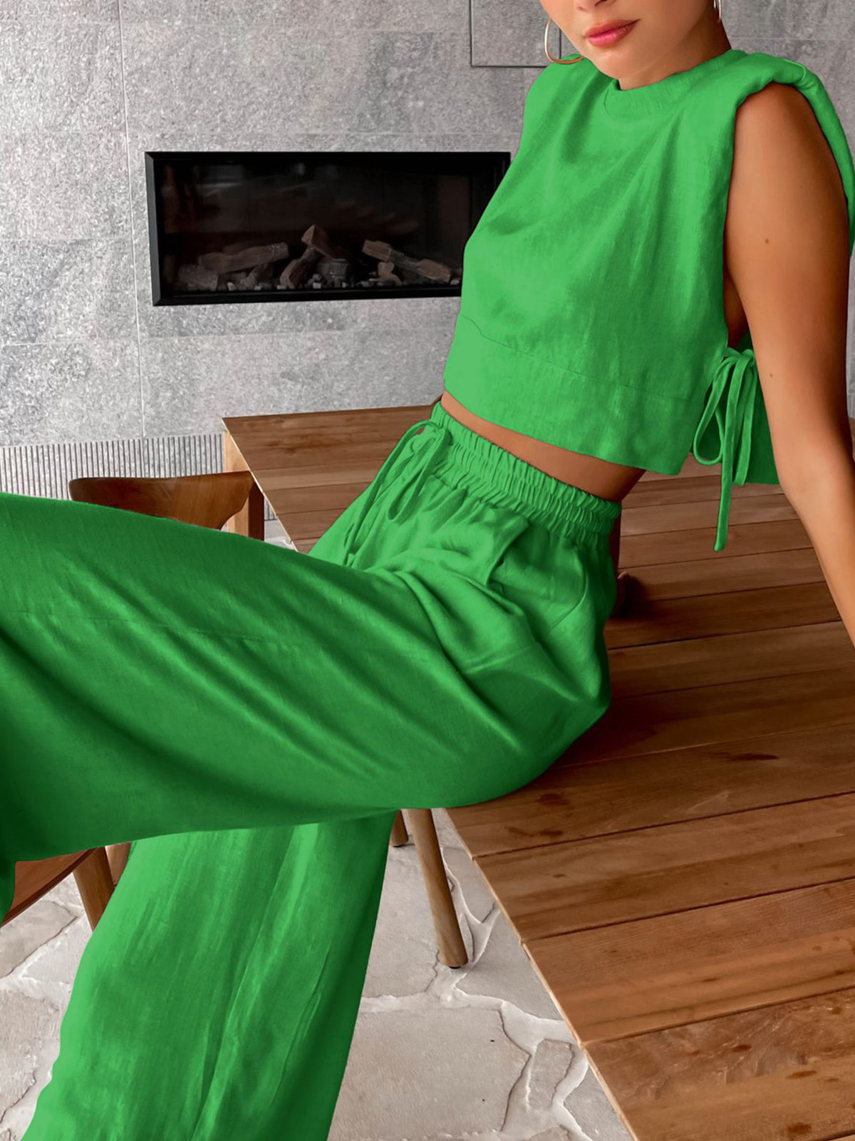 Tvådelat sommar-set med crop-top och byxor – Valeria
