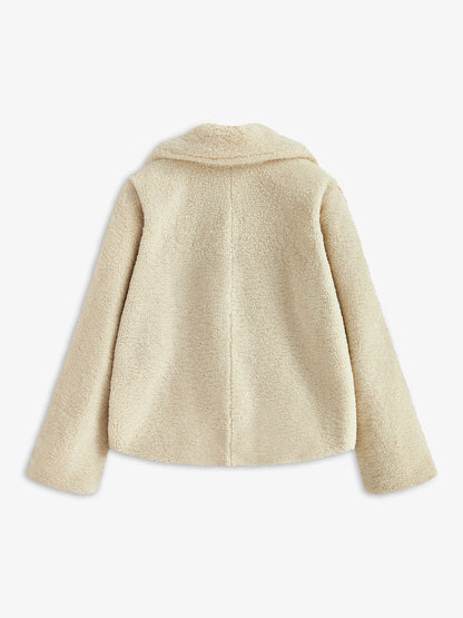 Beige Damen Teddyjacke, flauschig, warm, Wintermode, Rückansicht, modisch, gemütlich, elegant.