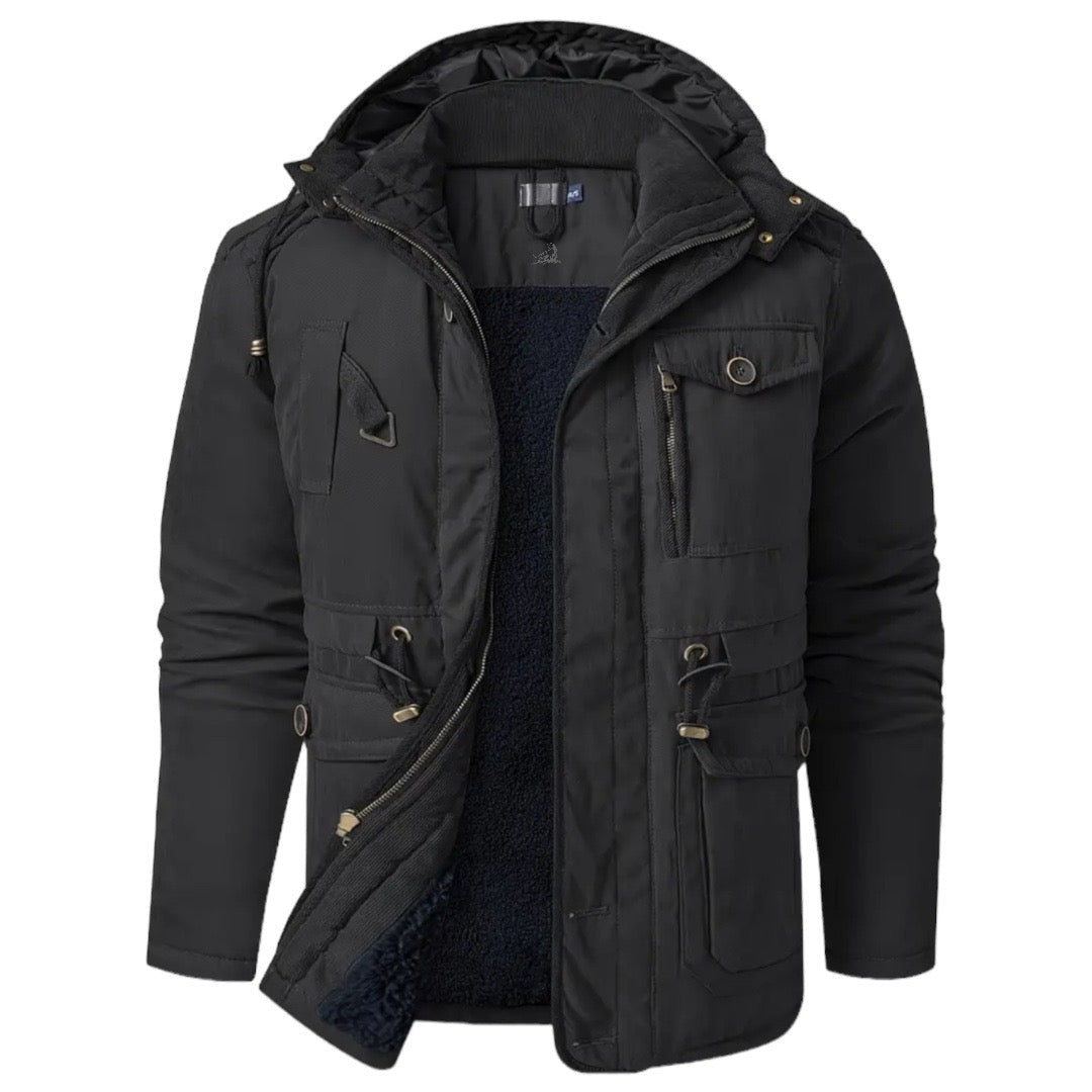 Schwarze Herren-Winterjacke mit Kapuze, Reißverschluss, Taschen, warm gefüttert.