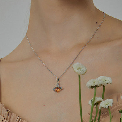 Damenhalskette mit Bienenanhänger, 925er Silber, orange, eleganter Schmuck, Geschenkidee.