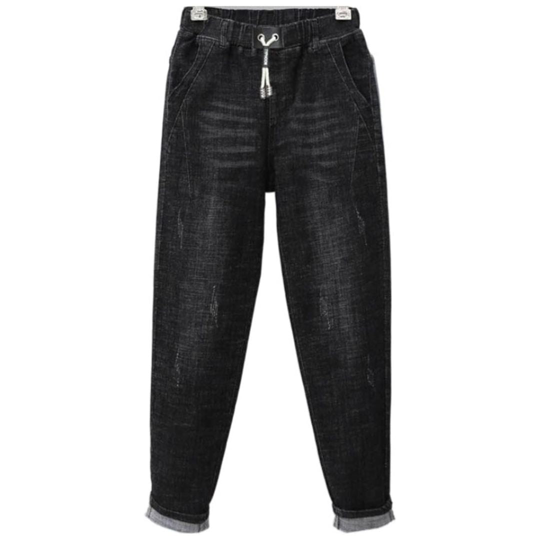 Schwarze Jeanshose, lässig, Kordelzug, Herrenmode, Denim, bequem, urbaner Stil.