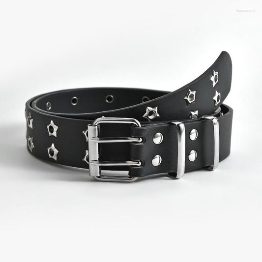 Schwarzer Ledergürtel mit silbernen Nieten, modisch, robust, Unisex-Accessoire.