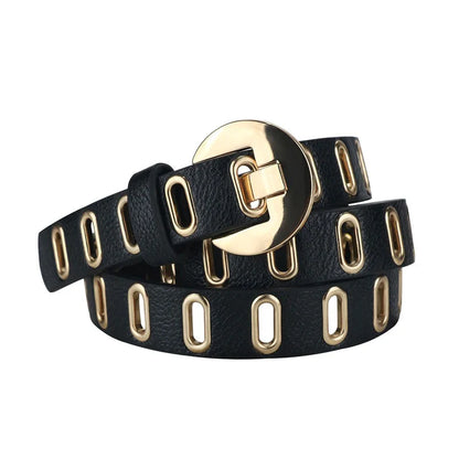Schwarzer Ledergürtel mit goldener Schnalle und ovalen Ösen, modisches Accessoire.