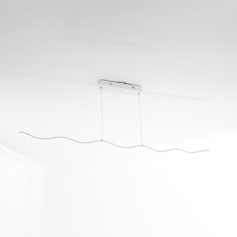 Moderne LED-Pendelleuchte, wellenförmig, weiß, minimalistisch, für Esszimmer oder Büro.