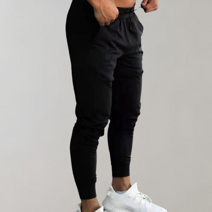 Schwarze Herren-Jogginghose, elastisch, sportlich, bequem, ideal für Fitness und Freizeit.