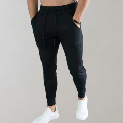 Schwarze Jogginghose für Herren, sportlich, bequem, mit Taschen, ideal für Fitness und Freizeit.