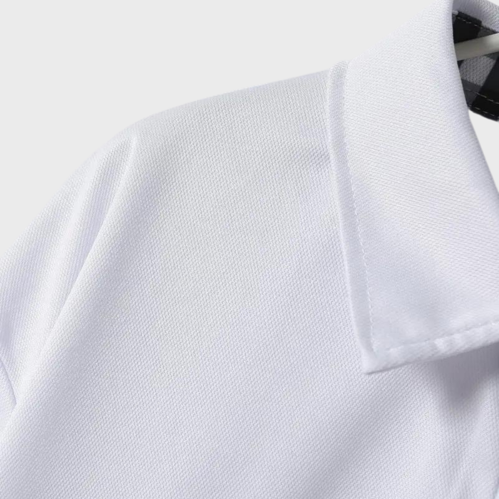 Weiße Polohemd-Kragen, Baumwolle, Nahaufnahme, stilvoll, elegant, Herrenmode.