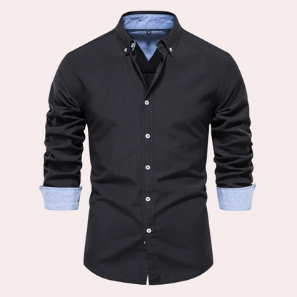 Schwarzes Herrenhemd, langärmelig, Button-Down, Baumwolle, elegantes Design.