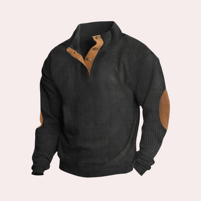 Schwarzer Herrenpullover mit Knopfleiste und braunen Ellbogen-Patches, Strick, modisch.