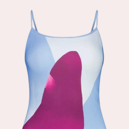 Avslappnad sommarklänning med figursydd design – Lucine
