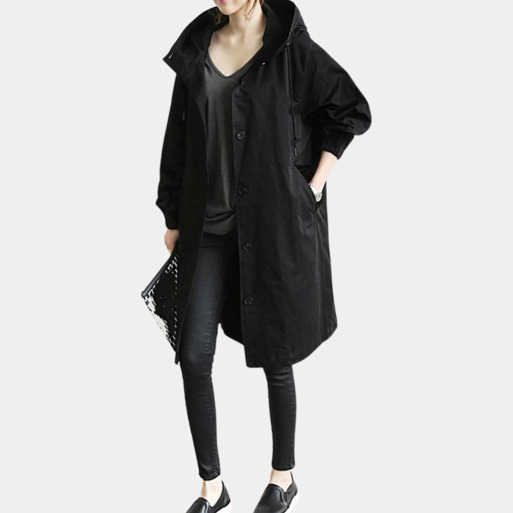 Frau in schwarzem Mantel, lässiger Stil, Herbstmode, Damenbekleidung, Streetwear, Kapuze.