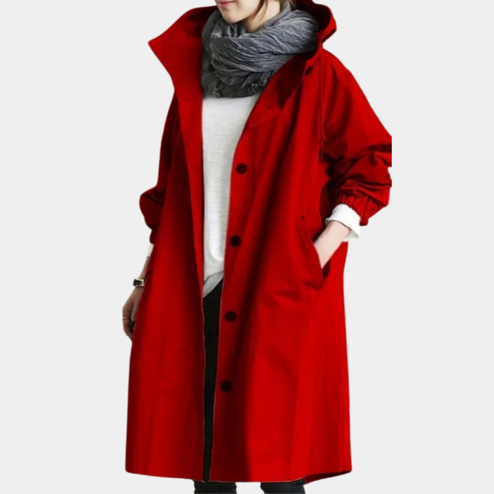 Frau in rotem Mantel mit Kapuze und grauem Schal, modisch, Herbstbekleidung, Damenmode.