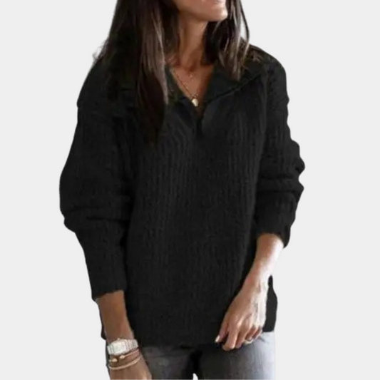 Frau trägt schwarzen Strickpullover, lässiger Stil, Herbstmode, Damenbekleidung.