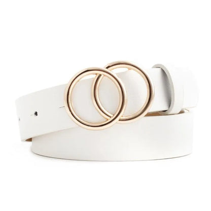 Weißer Ledergürtel mit goldener Doppelschnalle, modisches Accessoire, Damenmode.