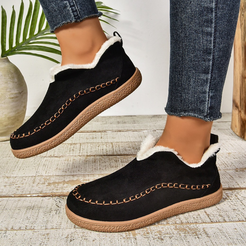 Schwarze Damen-Winterstiefel mit Fellfutter, rutschfeste Sohle, modisch und warm.