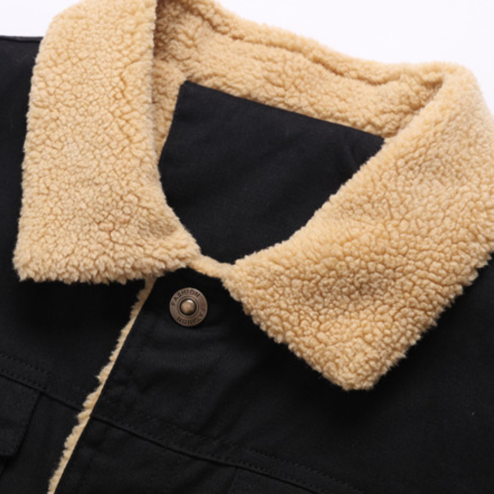 Schwarze Jacke mit beigem Fleecekragen, Herrenmode, Winterjacke, warme Oberbekleidung.