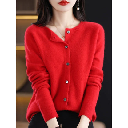 Damen Strickjacke rot, Knopfleiste, weiches Material, modisch, elegant, Herbstmode.