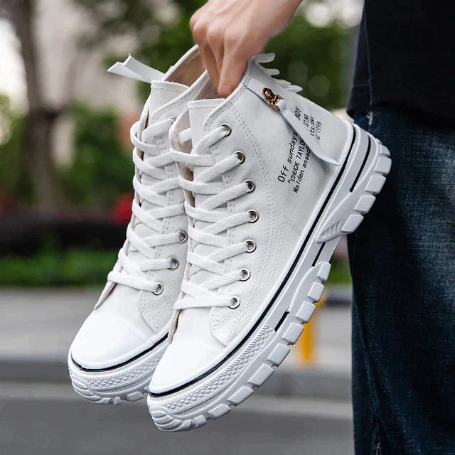 Weiße High-Top-Sneaker aus Canvas, Herrenmode, Plattformsohle, Schnürung, 2022 Design.
