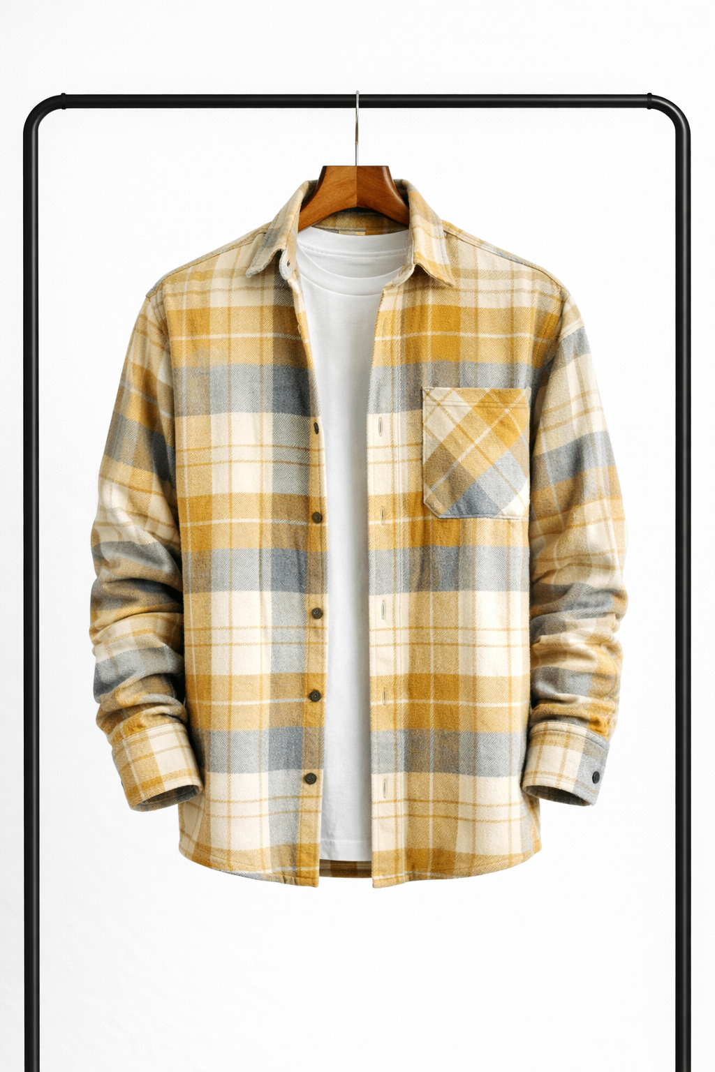 Overshirt i gula, grå och benvita rutor på galge, uppknäppt över en vit t-shirt, med bröstficka. 4