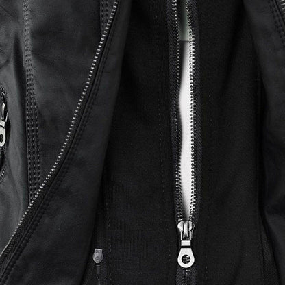 Schwarze Lederjacke mit Reißverschluss, Nahaufnahme, modisch, hochwertiges Material.