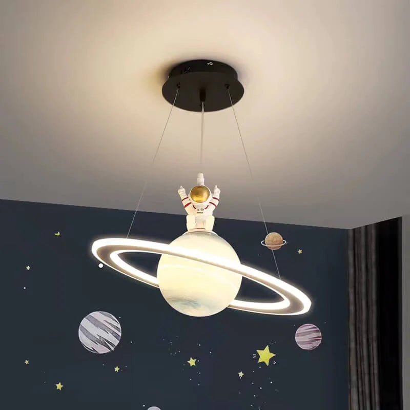 Moderne nordische LED-Pendelleuchte, Eisen, Acryl, Planetenmotiv, Schlafzimmerbeleuchtung.
