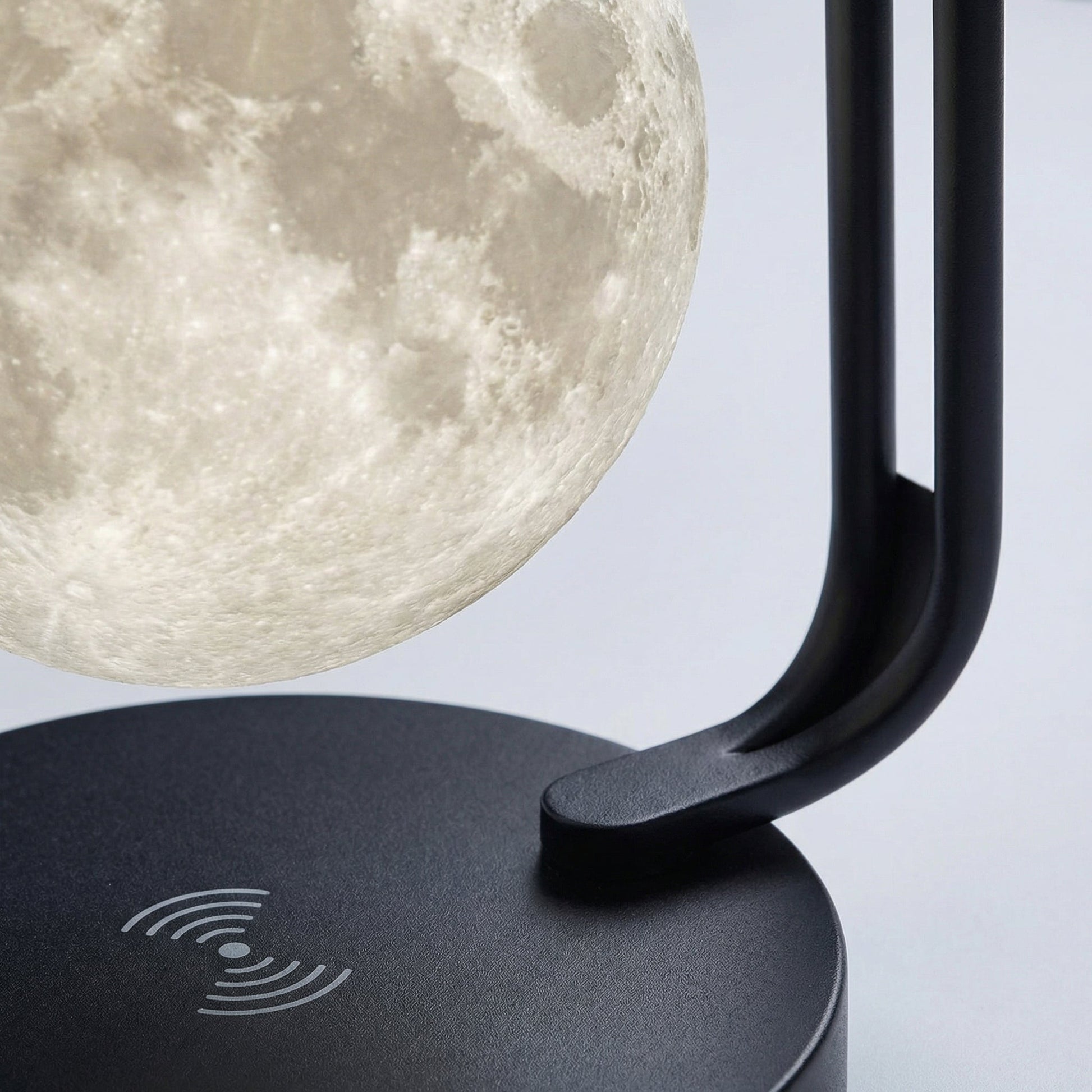 Cordless Bedside Charging Lamp -  Lunafloat