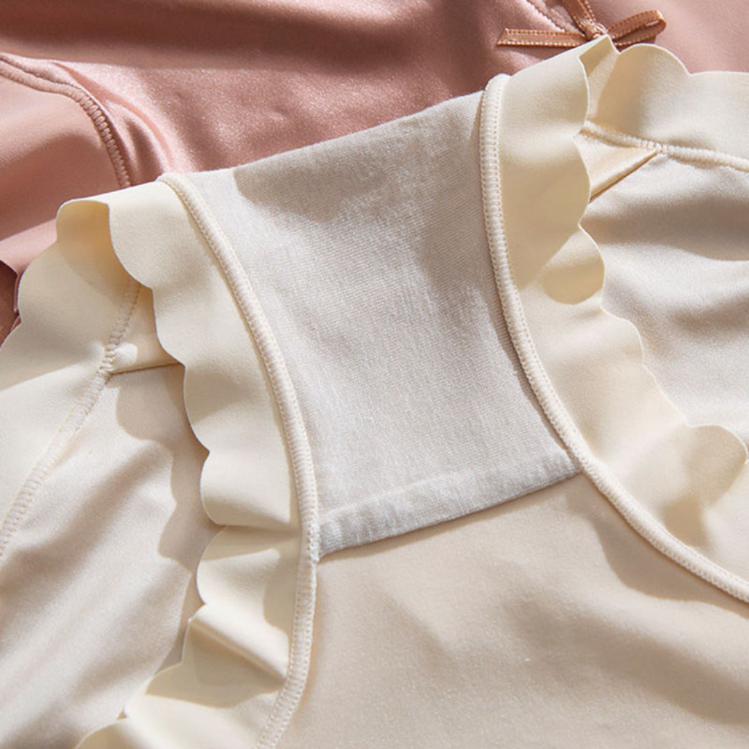 Beige und rosa Satin-Bodysuit mit Rüschen, elegantes Damenunterwäsche-Design.