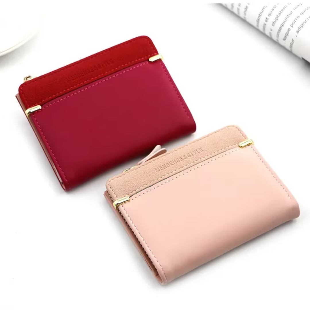 Zwei Mini-Kartenetuis aus Leder in Rot und Rosa, elegant und kompakt für Kreditkartenaufbewahrung.
