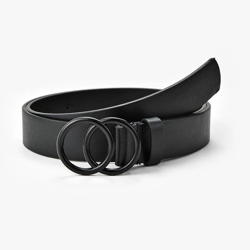 Schwarzer Ledergürtel mit Doppelring-Schnalle, modisches Accessoire für Damen.