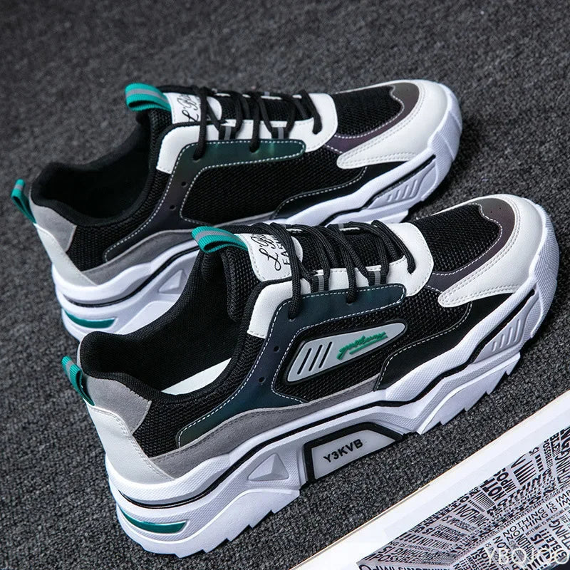 Modische schwarze und weiße Sneaker, atmungsaktiv, sportlich, mit grünen Akzenten.