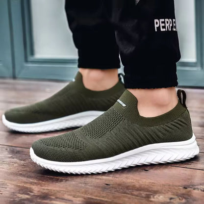 Grüne Herren-Sneaker, atmungsaktiv, rutschfest, Strickmaterial, ideal für Freizeit und Sport.