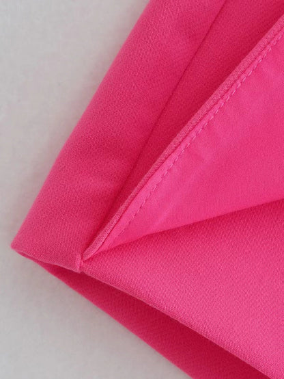 Pinkes Baumwolltuch, Nahaufnahme, weicher Stoff, leuchtende Farbe, Textilmaterial.