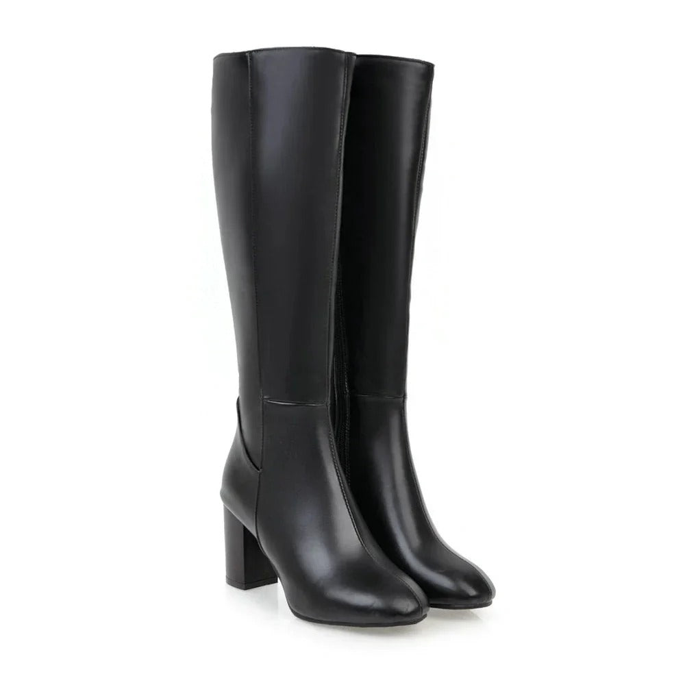 Schwarze Damenstiefel mit Absatz, elegantes Design, Reißverschluss, hochwertiges Leder.