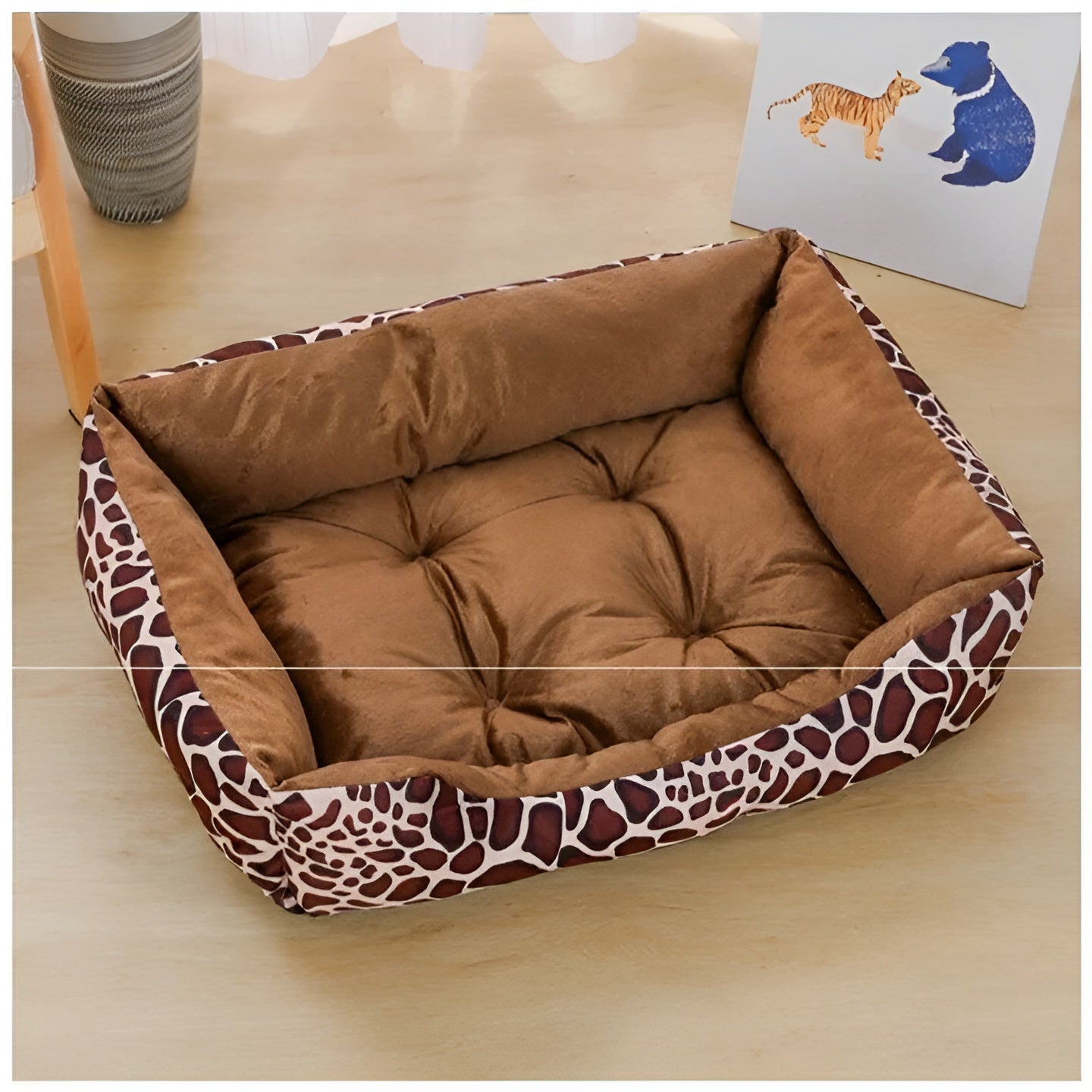 Weiches braunes Haustierbett mit Giraffenmuster, luxuriöses Plüschkissen für Hunde und Katzen.