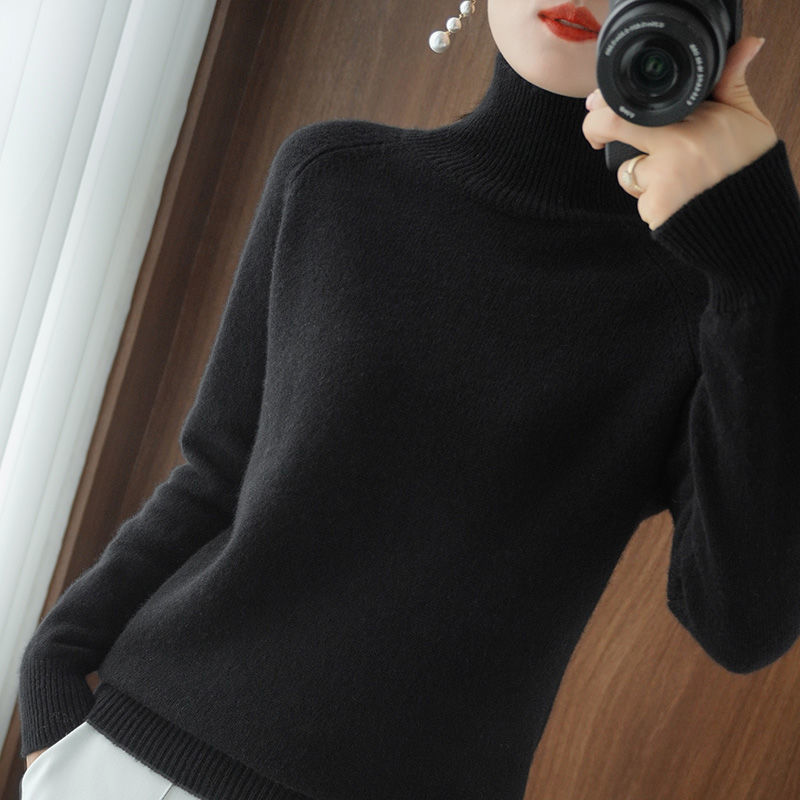 Schwarzer Rollkragenpullover Damen, lange Ärmel, weiches Material, elegant, warm.