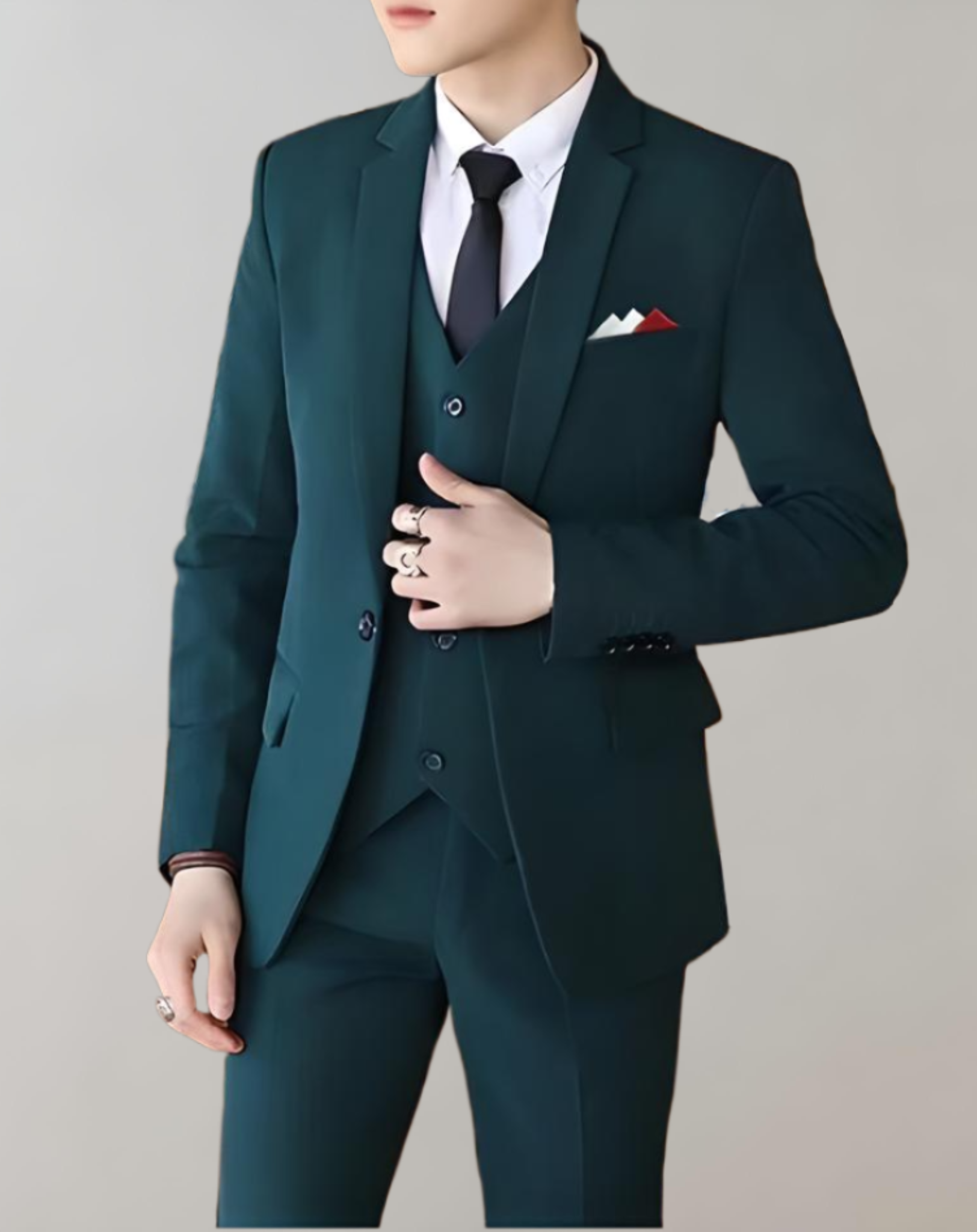 Eleganter dunkelgrüner Anzug für Herren, dreiteilig, mit weißem Hemd und schwarzer Krawatte.