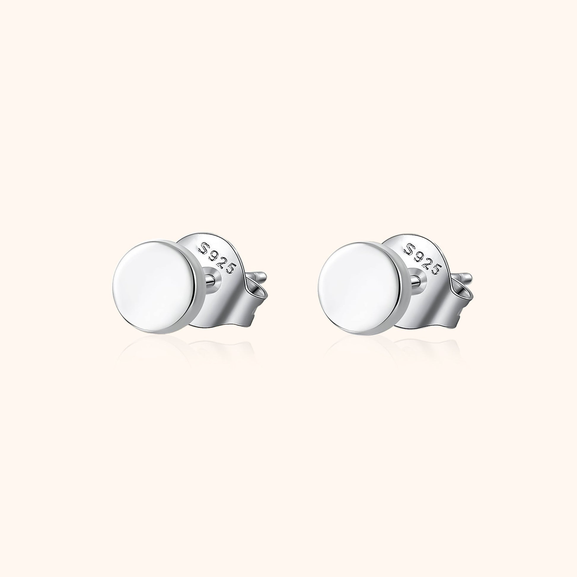 Silberne Ohrstecker 925 Sterling Silber, runde Form, eleganter Schmuck für Damen.