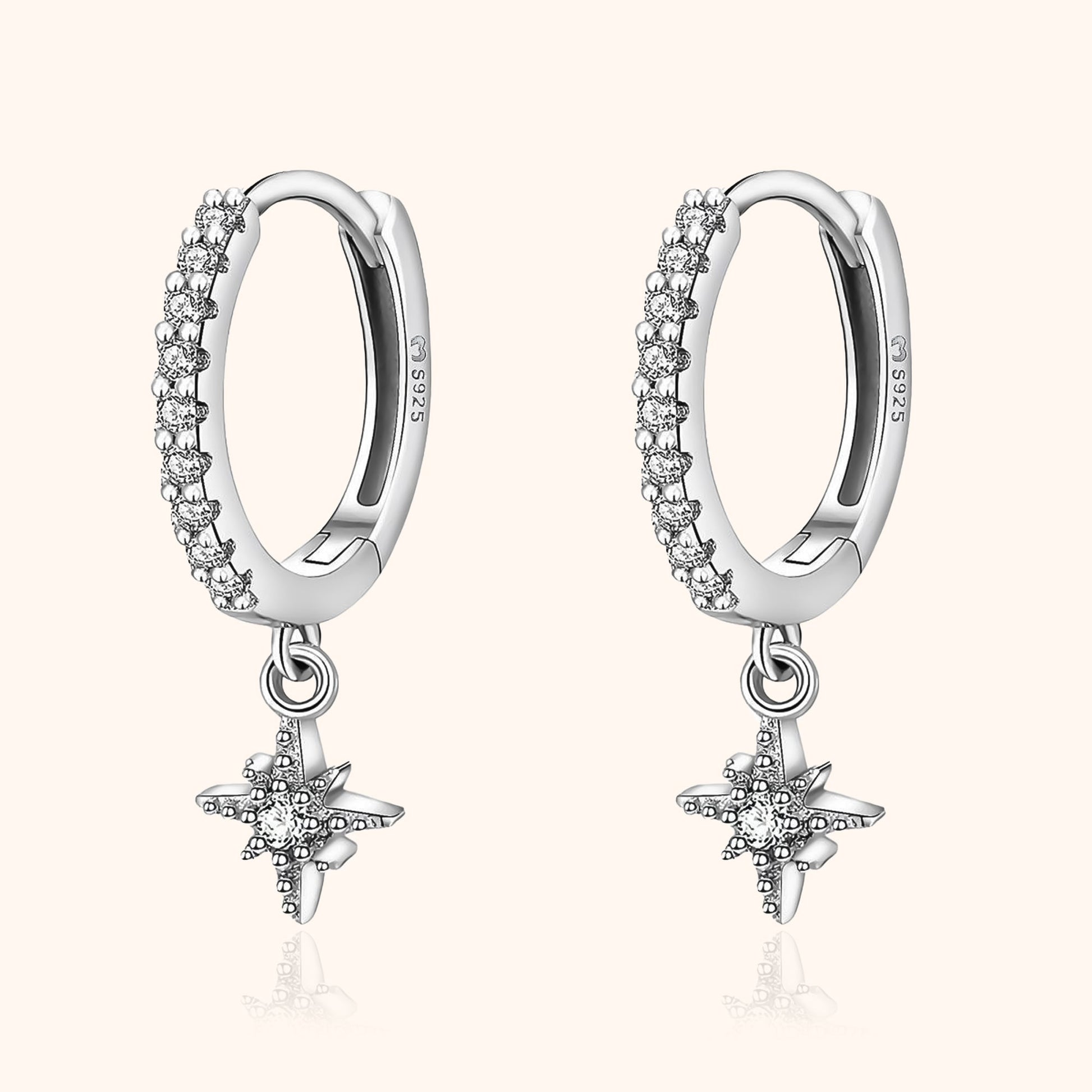 Silberne Creolen mit Sternanhänger, Zirkonia, 925 Sterling Silber, eleganter Schmuck.