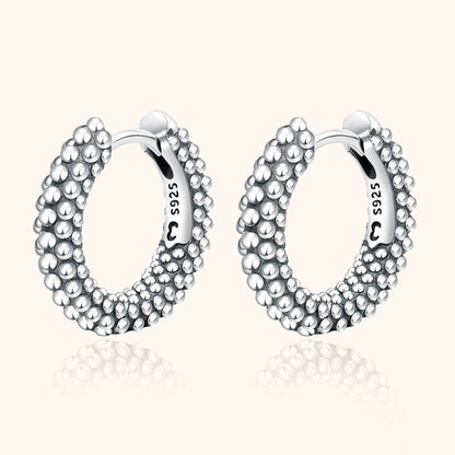 Silberne Creolen Ohrringe 925 Sterling Silber, Perlenstruktur, eleganter Schmuck für Damen