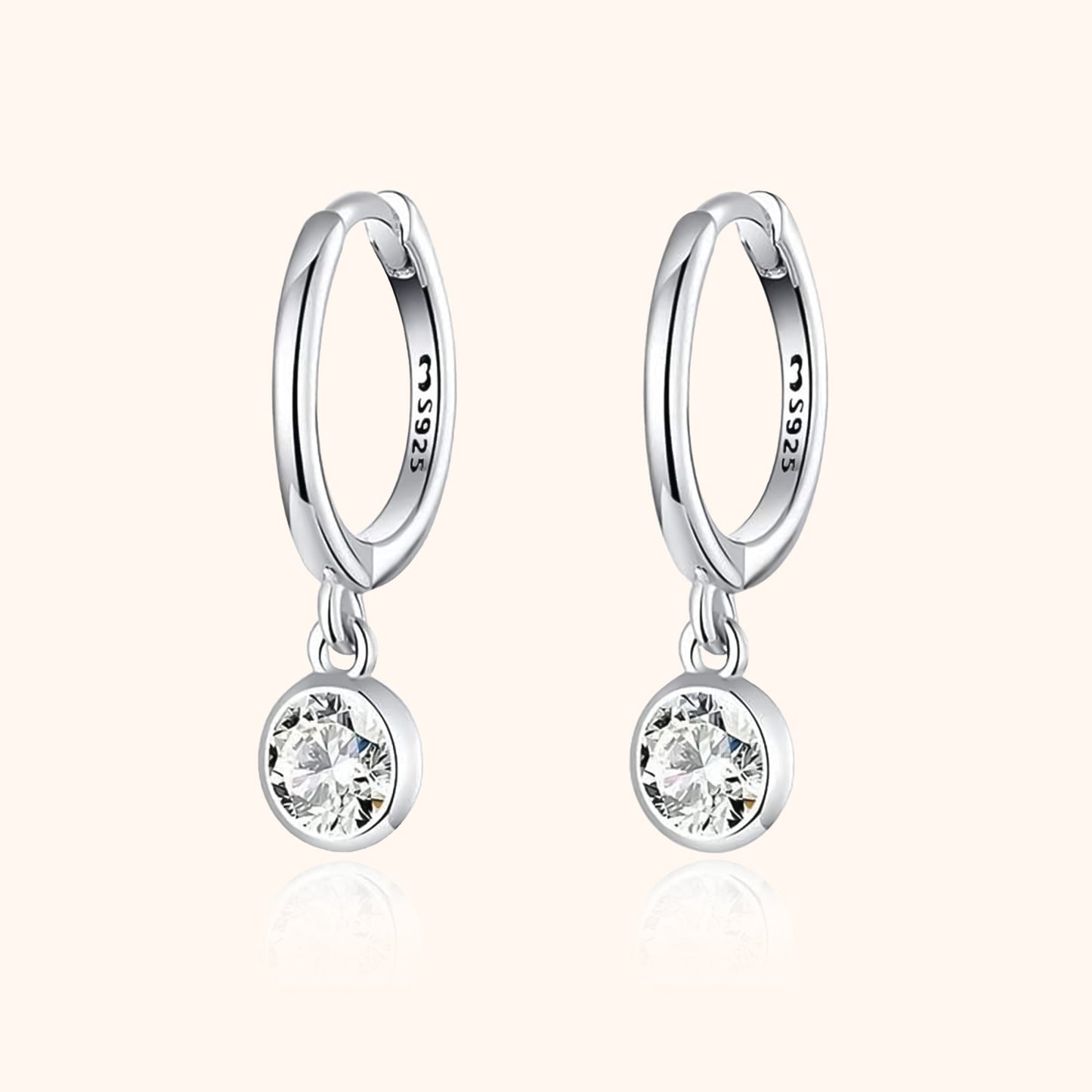 Silberne Creolen mit Zirkonia-Anhänger, 925 Sterling Silber, eleganter Schmuck für Damen.