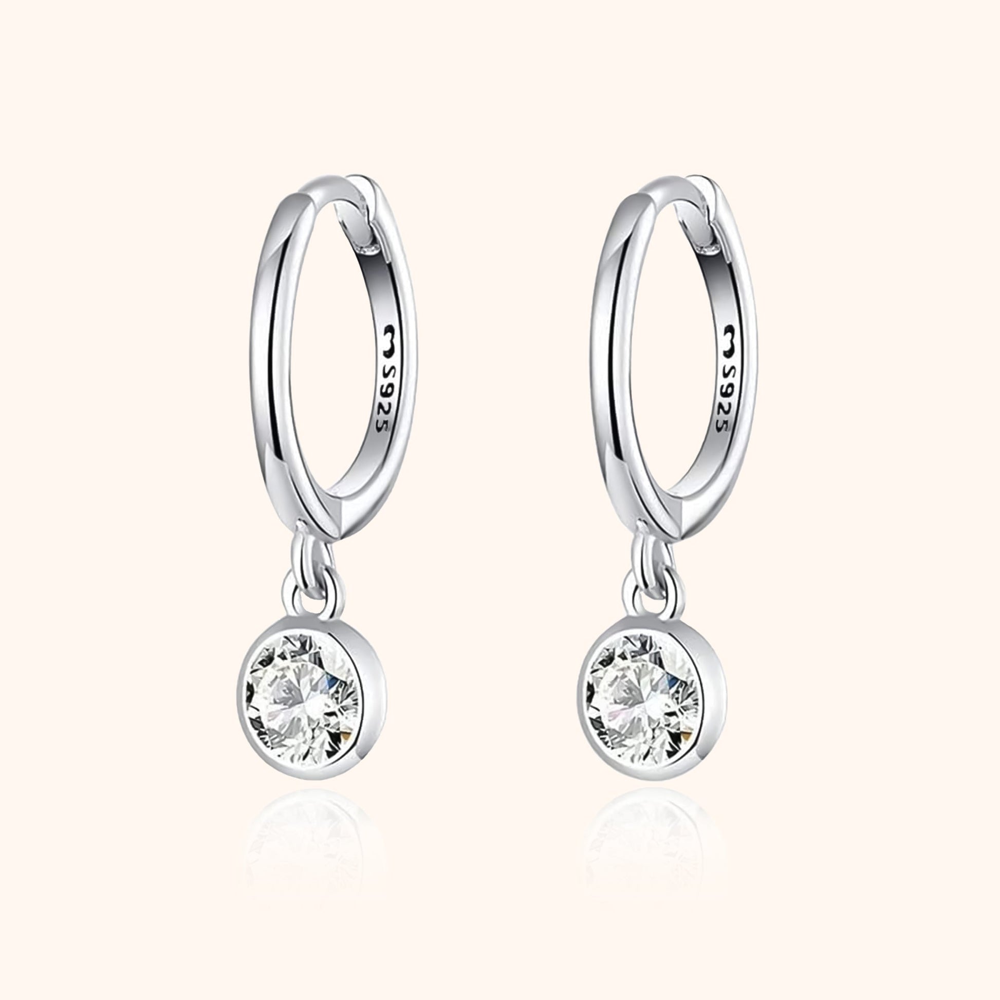 Silberne Creolen mit Zirkonia-Anhänger, 925 Sterling Silber, eleganter Schmuck für Damen.