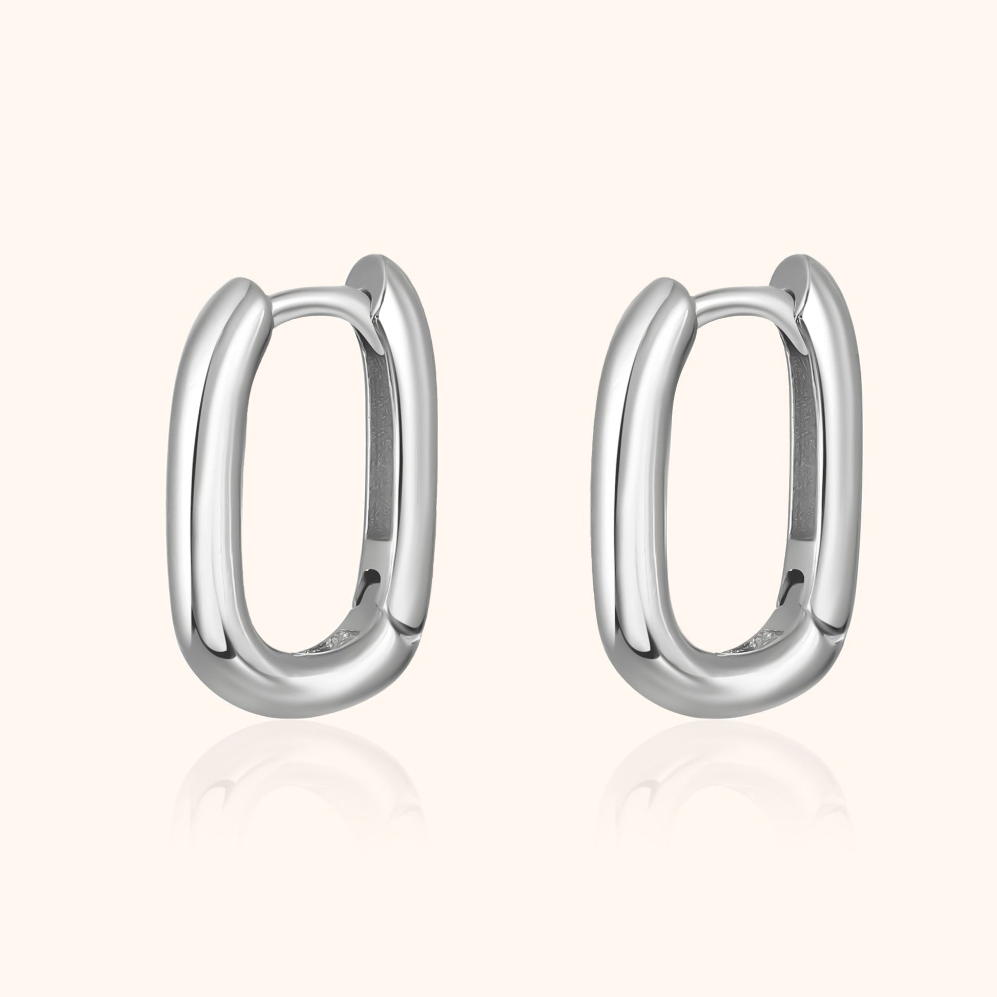 Silberne Creolen Ohrringe, oval, poliert, modisch, Schmuck für Damen.