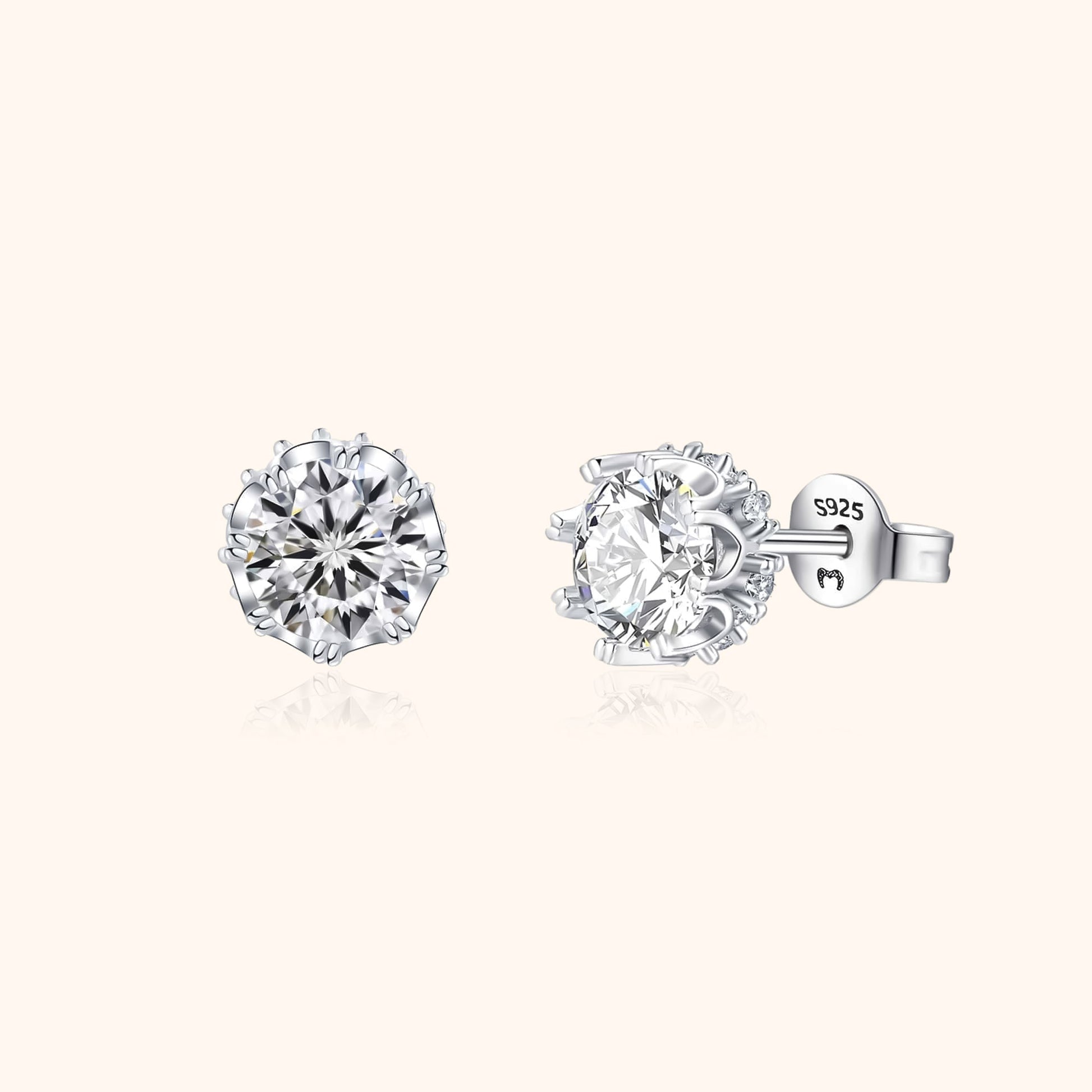 Silberne S925 Ohrstecker mit rundem Zirkonia, eleganter Schmuck für Damen.