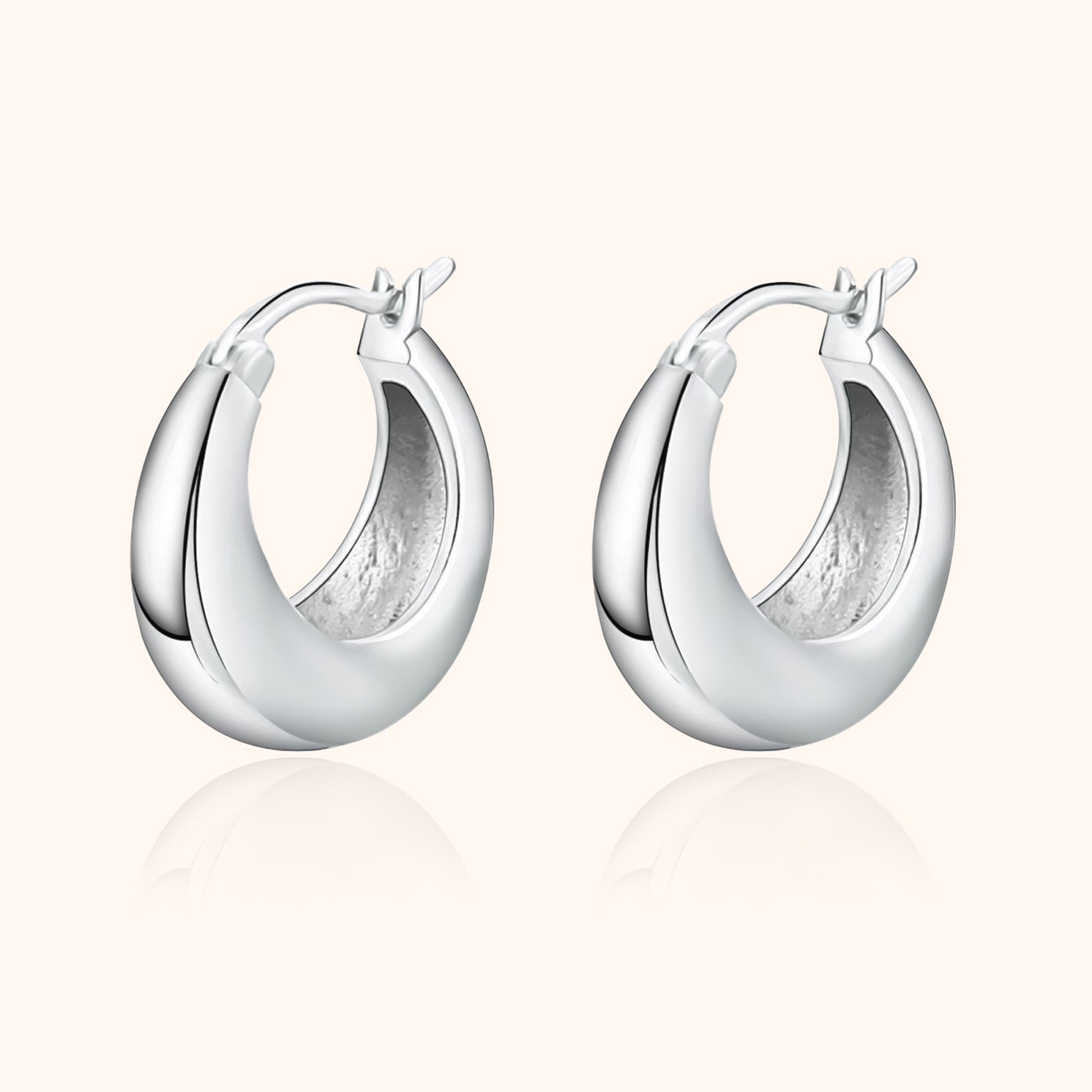 Silberne Creolen Ohrringe, glänzend, rund, modisch, Schmuck für Damen, elegantes Design.
