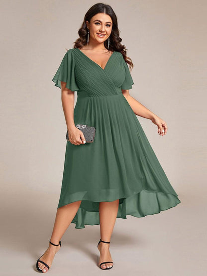 Chiffongklänning för bröllopsgäst med V-ringning och kort ärm, högre fram och lägre bak 147