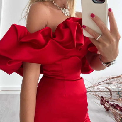 Klänning med asymmetrisk axeldesign – Elin