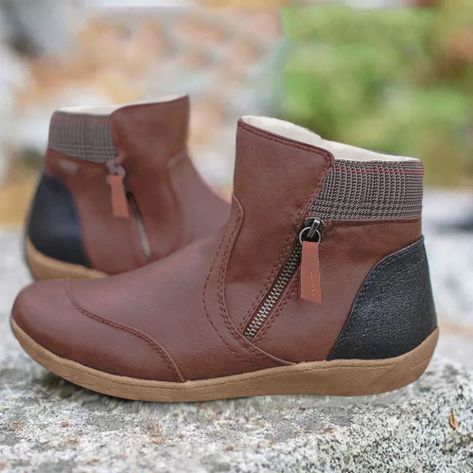 Braune Damen-Stiefeletten mit Reißverschluss, Lederoptik, rutschfeste Sohle, modisch.