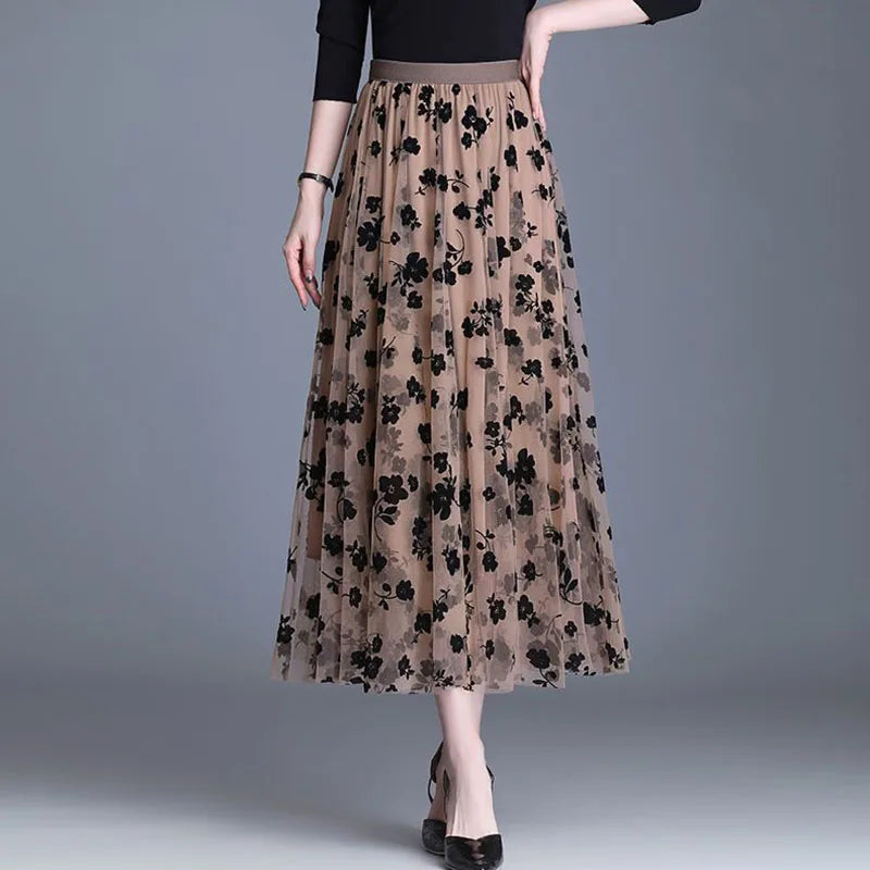 Damen Mesh-Rock, beige mit schwarzen Blumen, Midi-Länge, elegant, modisch, casual.