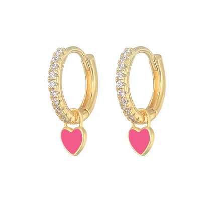 Goldene Creolen mit rosa Herzanhänger und Zirkonia, modische Ohrringe für Damen.