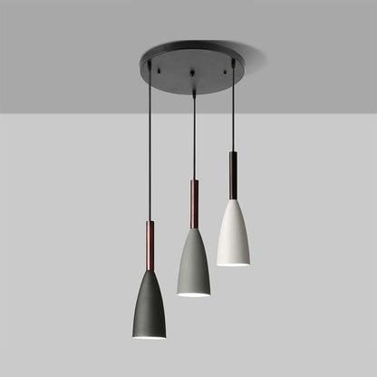 Moderne dreiflammige Pendelleuchte, schwarz und weiß, minimalistisch, für Esszimmerbeleuchtung.
